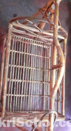 বেতের দোলনা